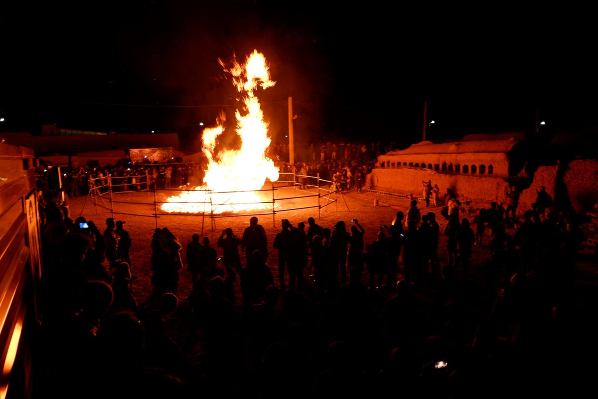 OfficialBaghal's tweet photo. Sadeh is an Iranian festival that dates back to the first Persian Empire, Achaemenid Empire. #Sadeh celebrates 50 days before Nowruz.

#Iran #Zoroastrian #2020jan https://t.co/QKGzqQOH2k