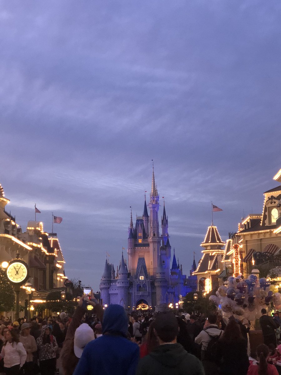 carla villa tweet media