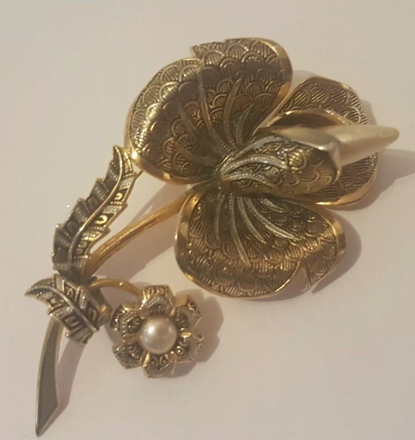 BustlesSilk's tweet photo. new brooches in store now! 

https://t.co/VErRoS5xBT https://t.co/9BLh3p4zx2
