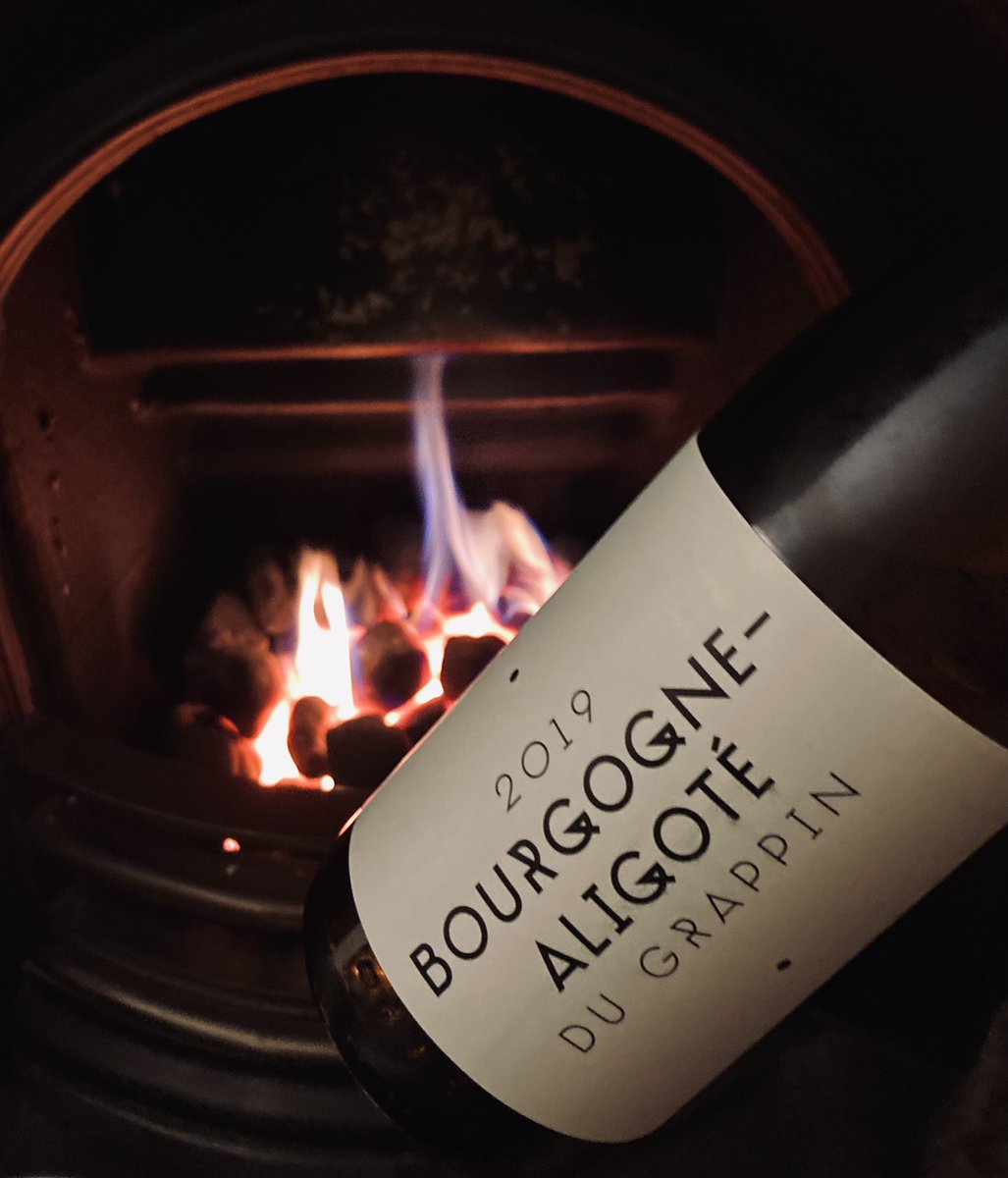 AngieYWine tweet media