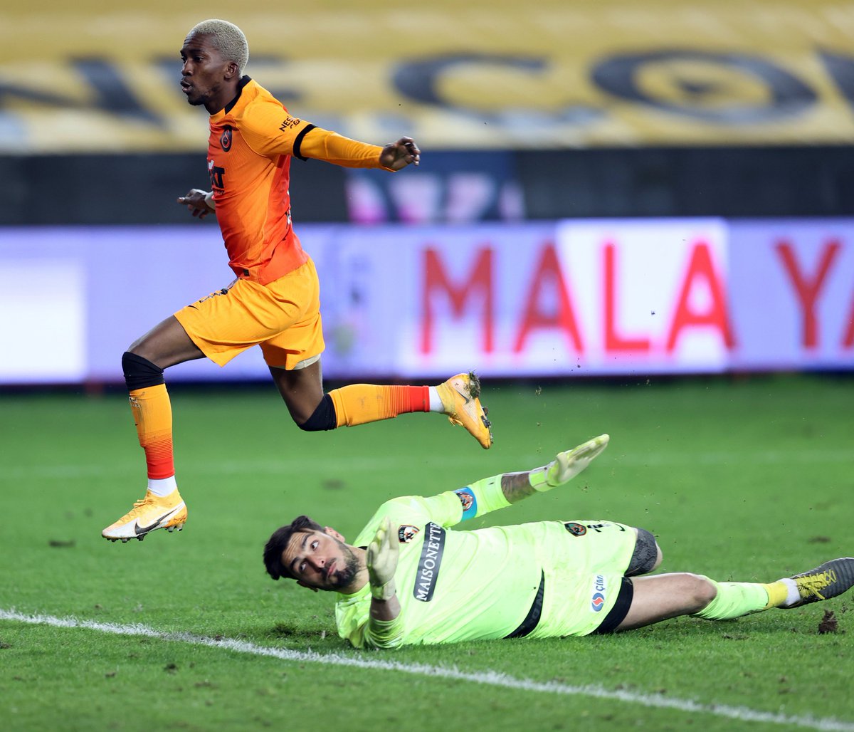 Deplase On Twitter Fatihterim Bu Sefer Onyekuru Yu Tamamen Aldik Kerem Cok Daha Iyi Olacak Henry Onyekuru Kerem Akturkoglu Onyekuru Kaldigi Yerden Devam Ediyor Bir Oyuncu Bir Takima Bu Kadar Mi