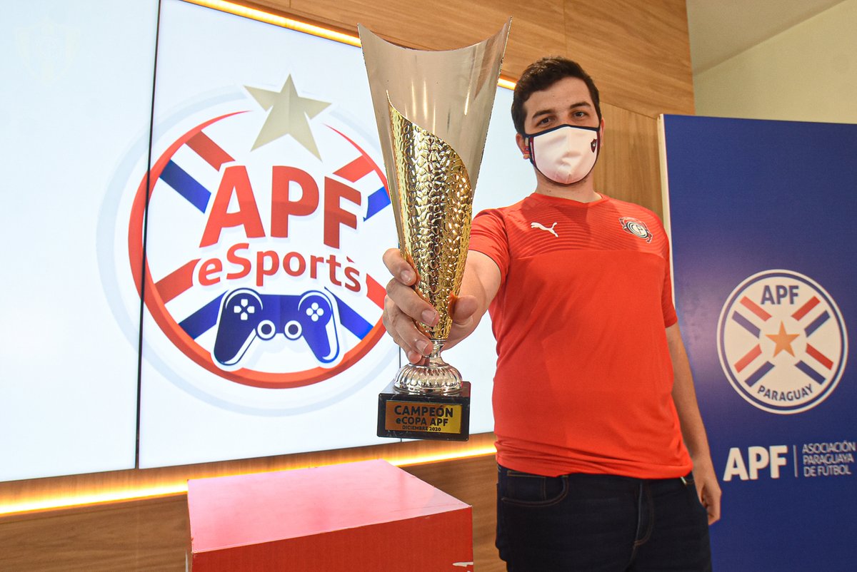 eSports_CCP's tweet photo. ¡LOS DUEÑOS DEL FIFA! 🤩
Este mediodía se realizo la premiación de la #eCopaAPF donde gritamos campeón por tercera vez consecutiva 🏆
¡Muchas felicidades @marce_sanchez_p, @Franturtola y @chezacosta89! 🎮
VAMOS CICLÓN 👊🌪
#eSportsCCP 🔵🔴 https://t.co/zTgDdzPUqb
