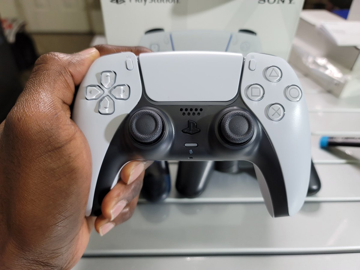 GamesAndWario's tweet image. The dualsense is the best control hands down. Retweet if you agree