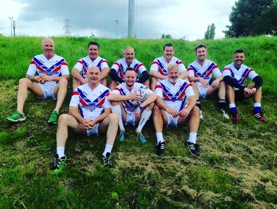 MickAmos9's tweet image. Look whose on twitter @MartinCrowther6 🔴⚪🔵 That&apos;s him second right. #Ronseal Give lad a follow he&apos;s poorly at the minute with this nasty bug. I&apos;m naturally giving him lots of sympathy 🤥