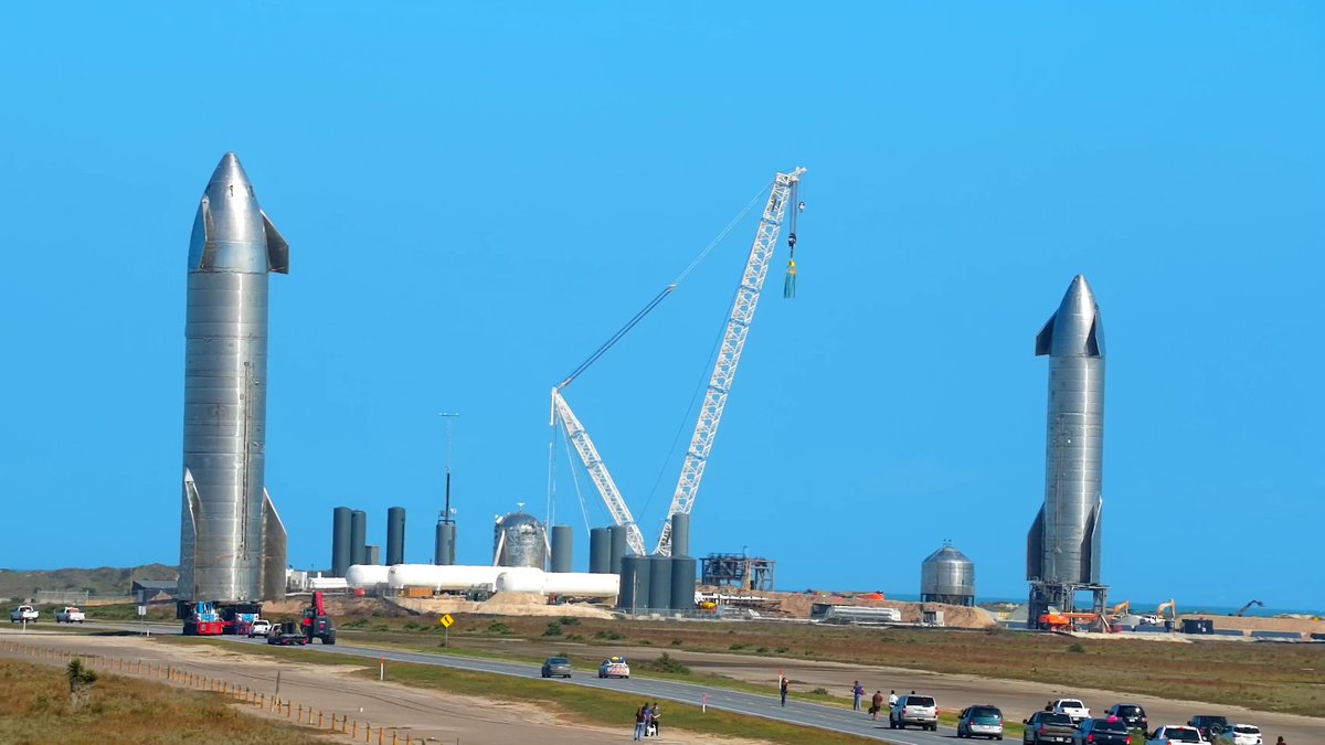 LabPadre's tweet image. Twins! #SpaceX #BocaChica #Texas #Starship