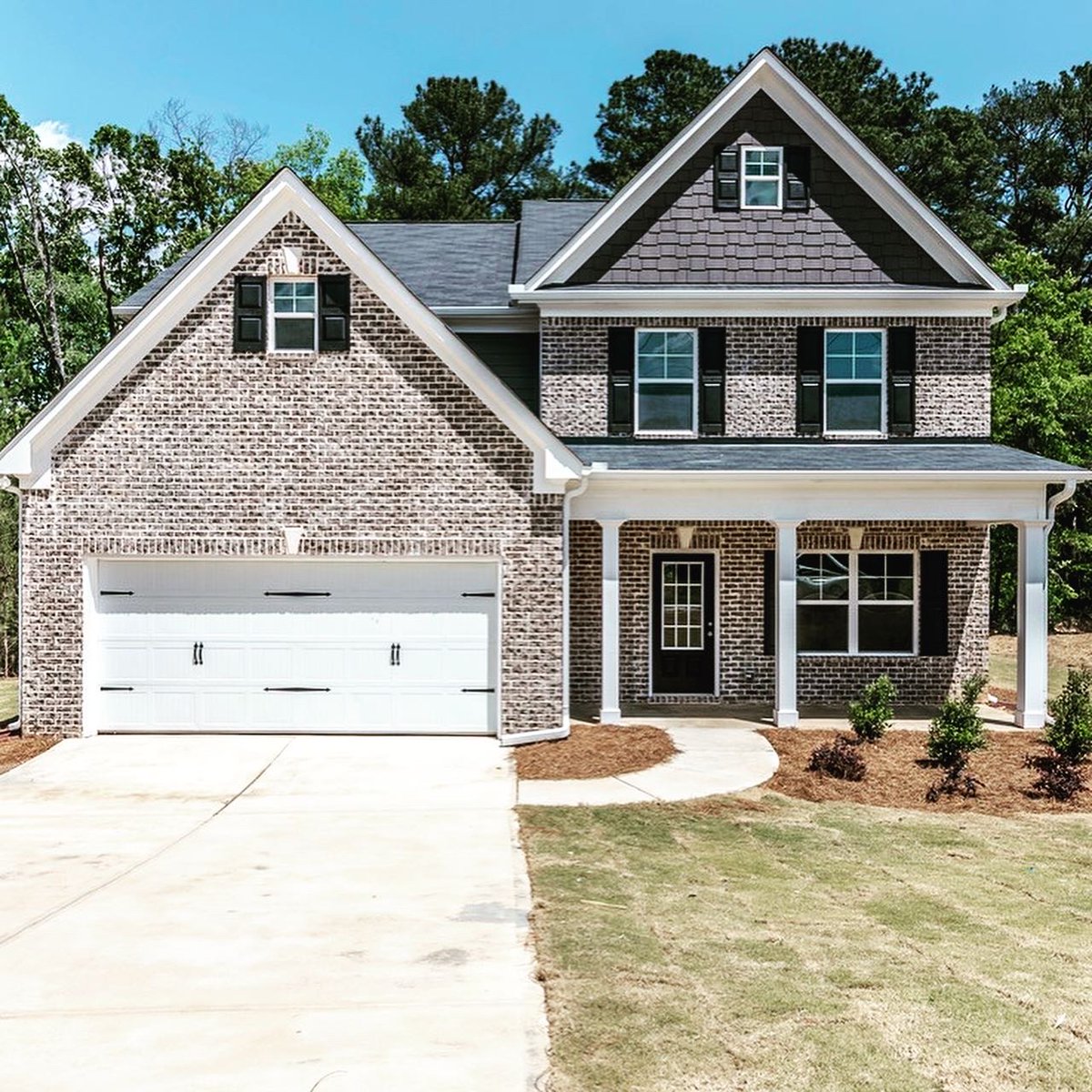 EMCHomesGA's tweet photo. Spring is around the corner, which means warmer weather and boat season is on its way. ⛵️☀���🚤 

Wouldn’t it be amazing to live on Lake Lanier?! We sure think so. 

Explore out our newest community, The Shores at Lyncliff, for lake living at its finest. 🏡 
https://t.co/T3WDCDmHvV https://t.co/lRq1ZycNjd
