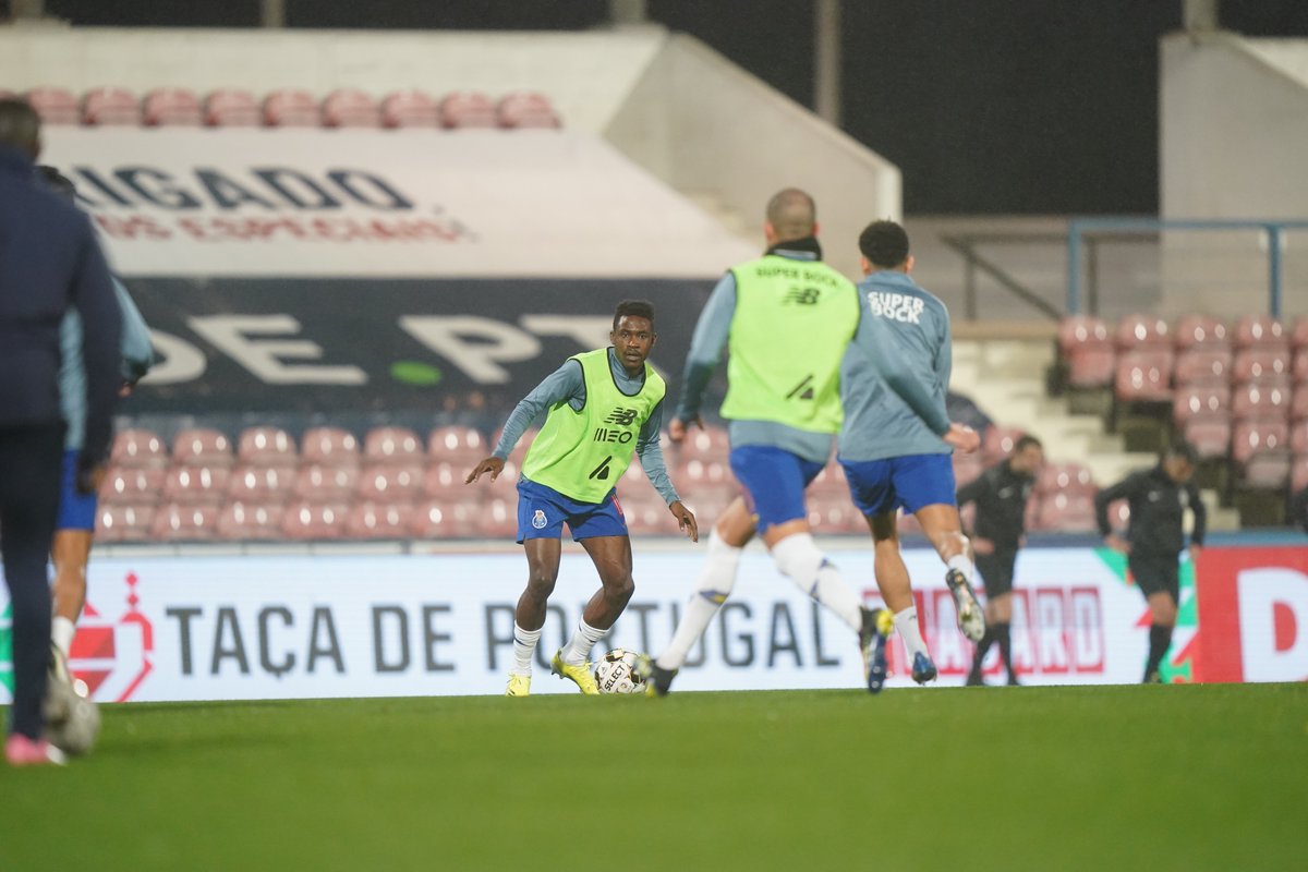 Aquecimento 🔛 

#FCPorto #GVFCFCP #TaçadePortugal