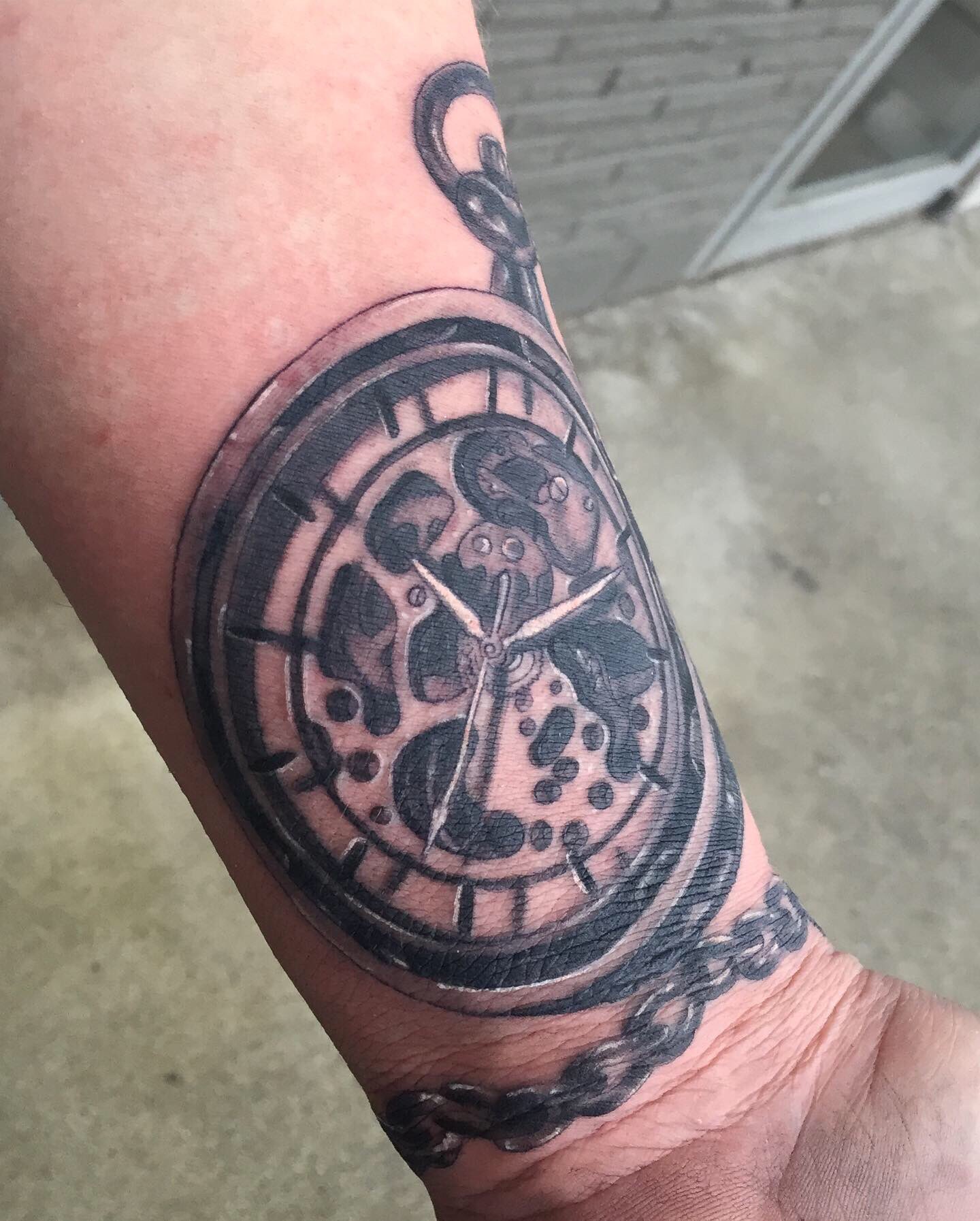 pocket-watch-with-gears-tattoo