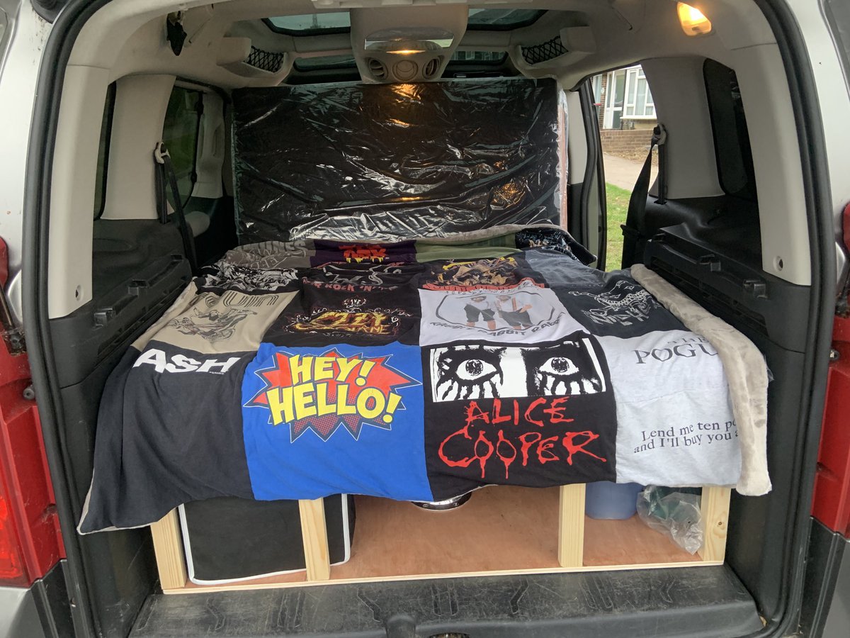 erb_radio's tweet photo. My very metal blanket #EverythingIsMetal https://t.co/YY7yv9GZhC