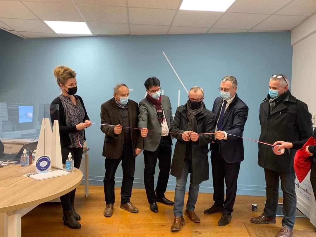 Cl_marchand's tweet photo. Le @GroupeSaur  est fier d'avoir inauguré cette semaine avec @SaumurAgglo un nouvel accueil clientèle Eaux Saumur Val De Loire à Doué-la-Fontaine. Pour que chaque usager du service soit à moins de 10 minutes d'un accueil clientèle #proximité https://t.co/9cSiKeeeO6