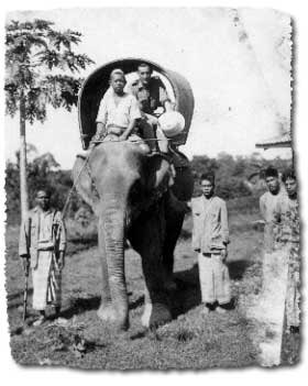 bismail's tweet photo. Old Kota Bharu, with elephants.  #Makcikmaryam #Crimenovel #Mystery #Kelantan #kainsongketmysteries https://t.co/djrmpwUNMF