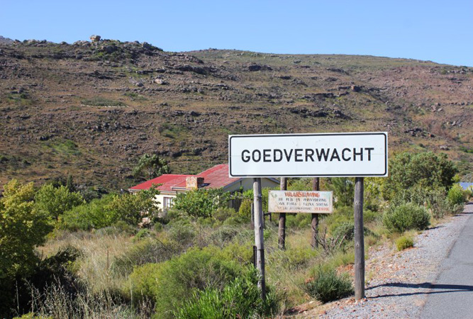 The story of Goedverwacht (near Piketberg) begins with an enslaved woman, Maniesa, originally from Bengal, India. She was held in slavery by Hendrik Schalk Burger. Burger was a widower whose children had abandoned him in his old age.  #AColouredTapestry (1/4)