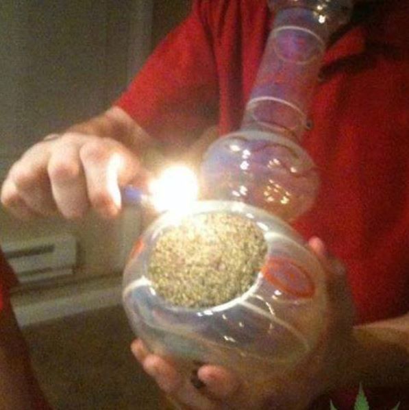 StonedGenie's tweet photo. "I only smoke one bowl a day" https://t.co/VQMhU6yWJG