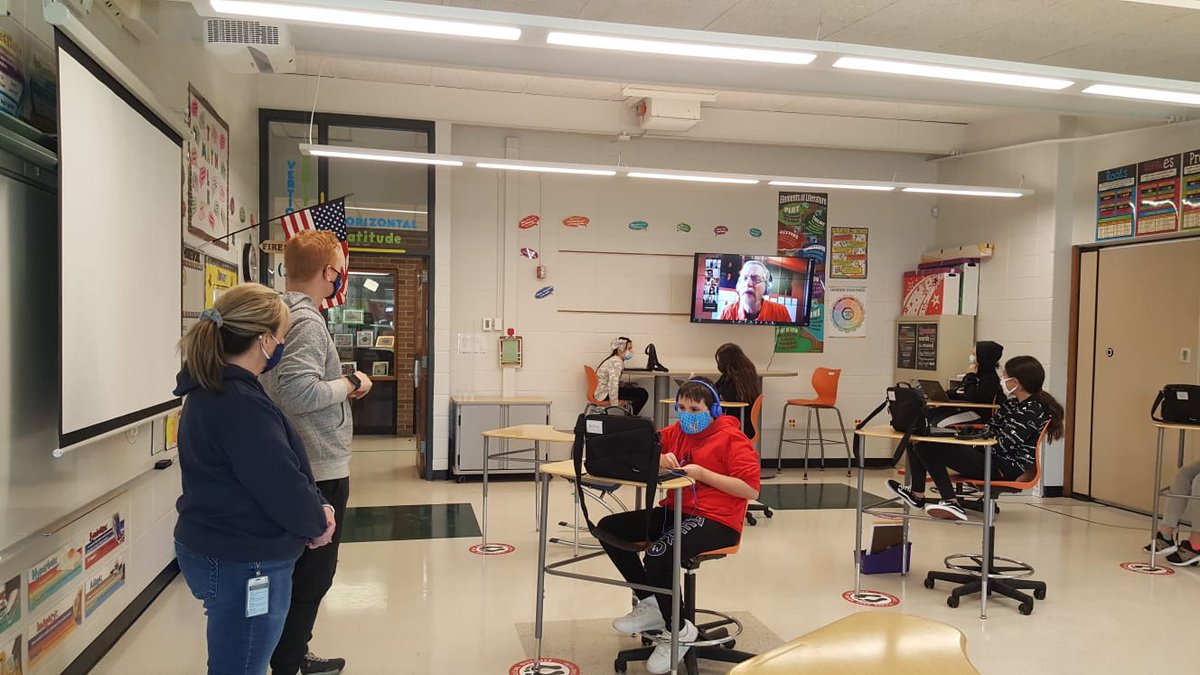 dist126_hg's tweet photo. Congratulations to Mr. Floyd on being awarded the Classroom Champion from the Chicago Bears.  George McCaskey joined our zoom today to honor him. We're so proud of him! @BearsOutreach @HazelgreenPE#weare126 https://t.co/HWmFu8WtST
