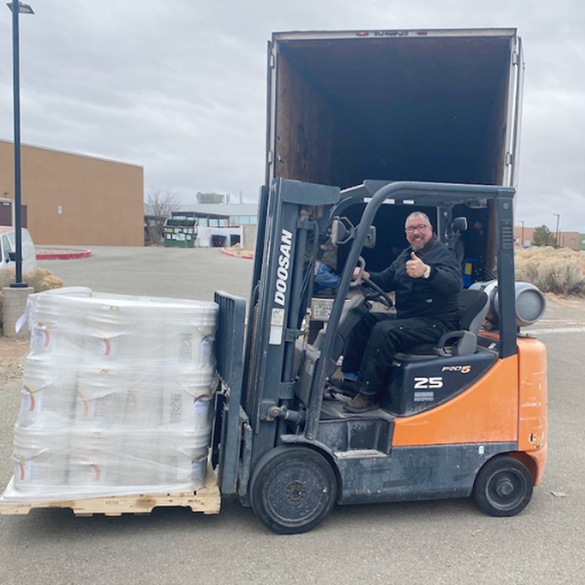 collegefund's tweet image. We recently teamed up with our longtime partner @ATT to distribute $1.5M worth of pandemic-related supplies to more than 20 tribal colleges &amp;amp; universities across the country. Thank you, @ATTNews for all you do to #StandWithNativeStudents!
Read more: bit.ly/39uc5bz