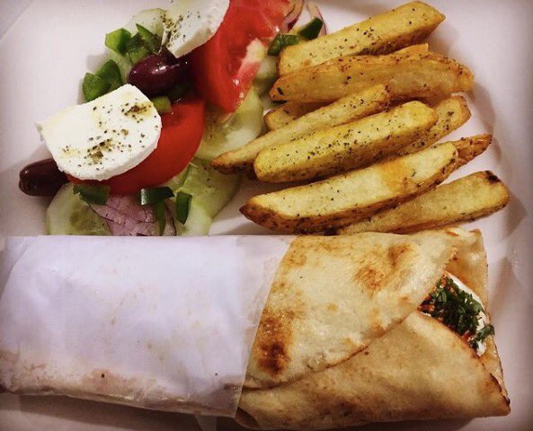 Te presentamos los Suvlakia, tacos griegos también conocidos como Gyros porque se cocinan en trompo como los tacos al pastor.
Pruébalos sobre pan pita con tzatziki, pimienta roja y cebolla morada en @Agapimu_condesa https://t.co/0IU9QXBjDI