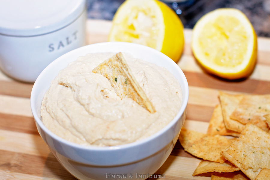 HOW TO MAKE THE BEST HOMEMADE HUMMUS RECIPE tiarastantrums.com/blog/best-humm…