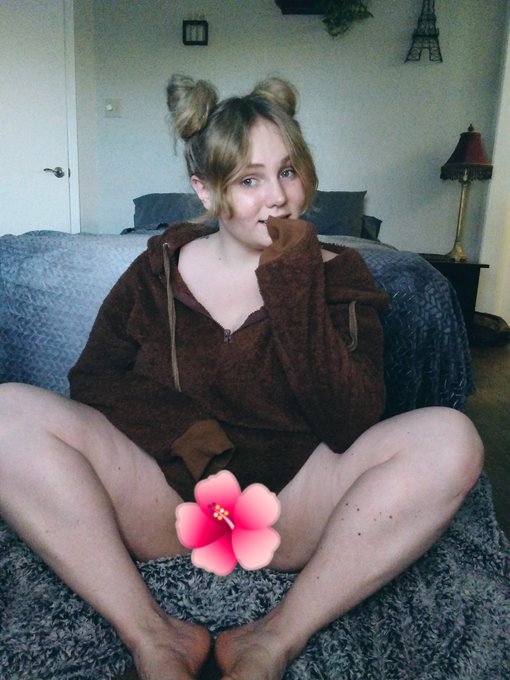 Wanna cuddle? https://t.co/fLT2vJWAkg<a href="/tag/bbw"class="tags"><span>#bbw</span></a><a href="/tag/chubby"class="tags"><span>#chubby</span></a><a href="/tag/nsfw"class="tags"><span>#nsfw</span></a>