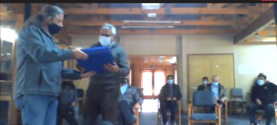 Hoy <a href="/INFORChile/">Instituto Forestal</a> en condiciones de Pandemia, vivió un gran momento de la vida institucional, nuestro colega Arnoldo Villarroel Muñoz inició su merecido descanso, luego de más de 40 años aportando al desarrollo de INFOR y del sector forestal, le deseamos éxito en esta nueva etapa.