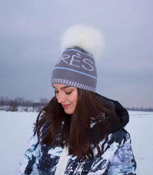 LindoFfur's tweet photo. 2 Hats + 2 Poms = 4 Looks!🤍💙

Featuring:
* XL Pur White Raccoon Pom
* XL Midnight Navy Pom
* Blue Dust Waffle Hat
* Pewter Après Hat https://t.co/BCPtODtgH6