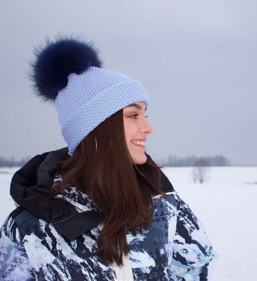 LindoFfur's tweet photo. 2 Hats + 2 Poms = 4 Looks!🤍💙

Featuring:
* XL Pur White Raccoon Pom
* XL Midnight Navy Pom
* Blue Dust Waffle Hat
* Pewter Après Hat https://t.co/BCPtODtgH6