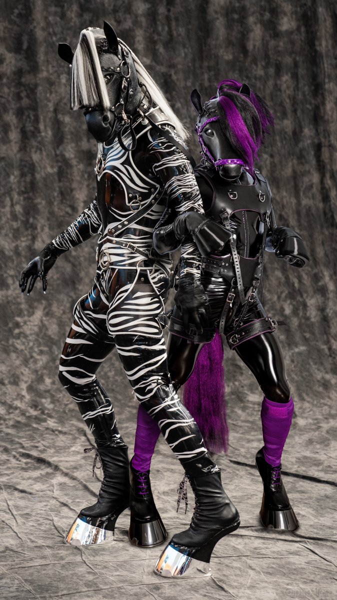 I used my time machine and hoof-hooked me a <a href="/ZeePowerZorbra/">ZeePower</a>🦓from 2020 for #fullcoveragefriday.  Laws of space and time be dammed!🐎
#ponyplay #rubber #latex