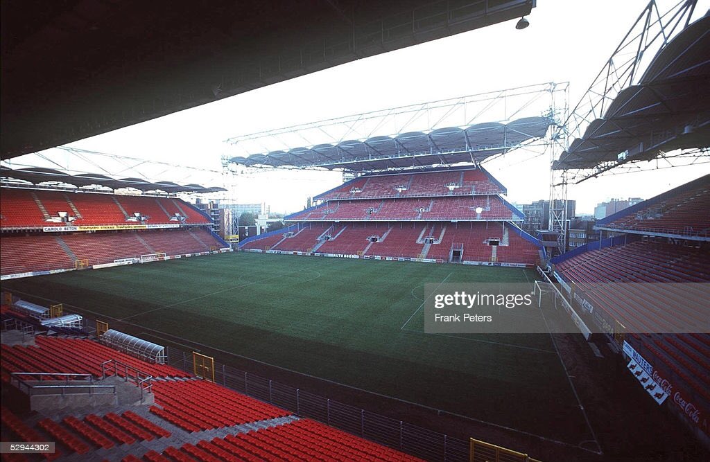 ha tenido una dominación española y austríaca, principalmente.La ciudad es conocida históricamente, entre otras cosas, por su fuerte actividad minera, especialmente carbón. Por esto, se conoce a la zona como “País Negro”.En lo futbolístico, fue sede de la Eurocopa 2000.
