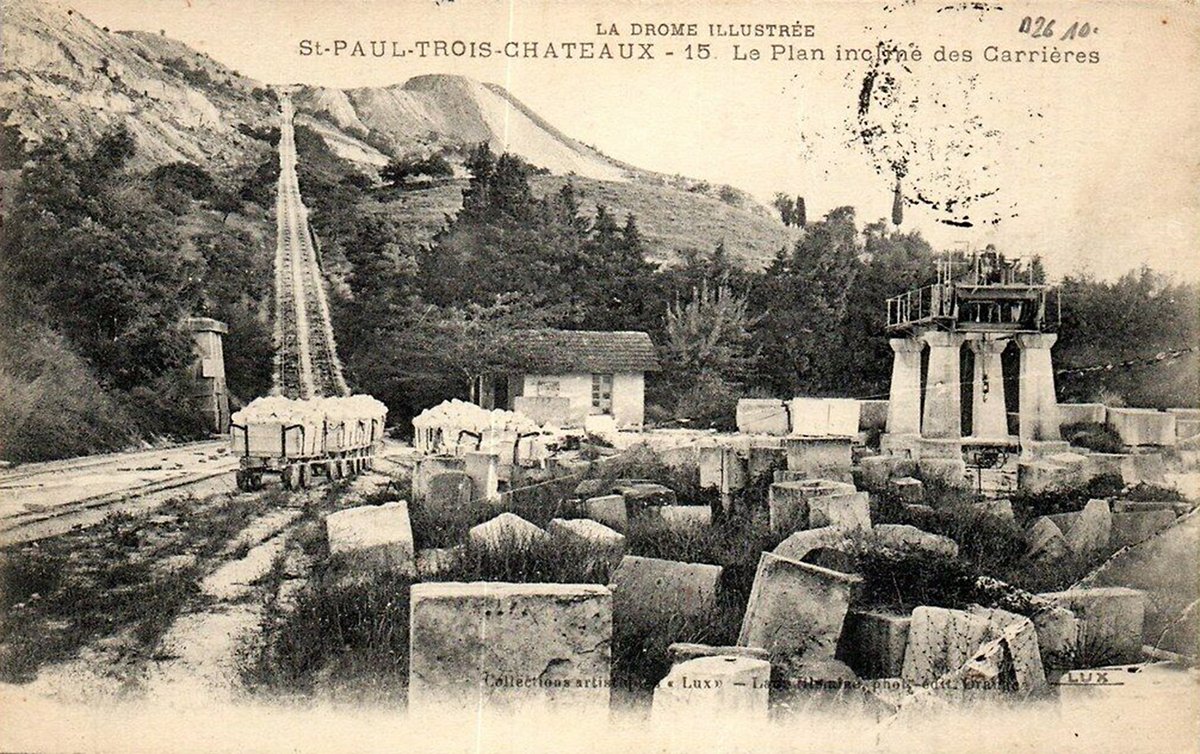 funimag's tweet photo. Le très méconnu plan incliné des carrières de pierre du Midi (Sainte-Juste) à Saint-Paul-Trois-Châteaux dans la Drôme (1847-1934) 🇫🇷 🚞
#funiculaire #planincliné #SaintPaulTroisChateaux #Valence #Drôme #France #carrière #quarry #Sp3c @VilleSP3C @ladrometourisme https://t.co/T6zz9xuvAi
