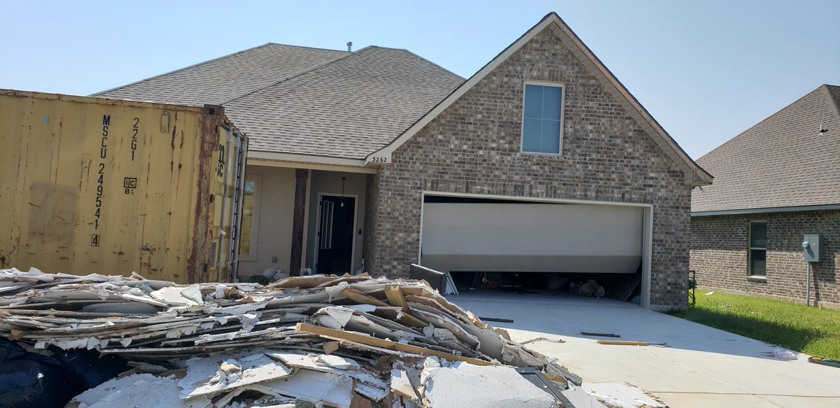 4/4 In contrast, we also saw garage doors fail often in Hurricane Laura (2020) but the use of hurricane clips, structural wood sheathing, and anchor bolts in newer homes typically prevented the propagation of damage to the roof or other elements.  #engineering