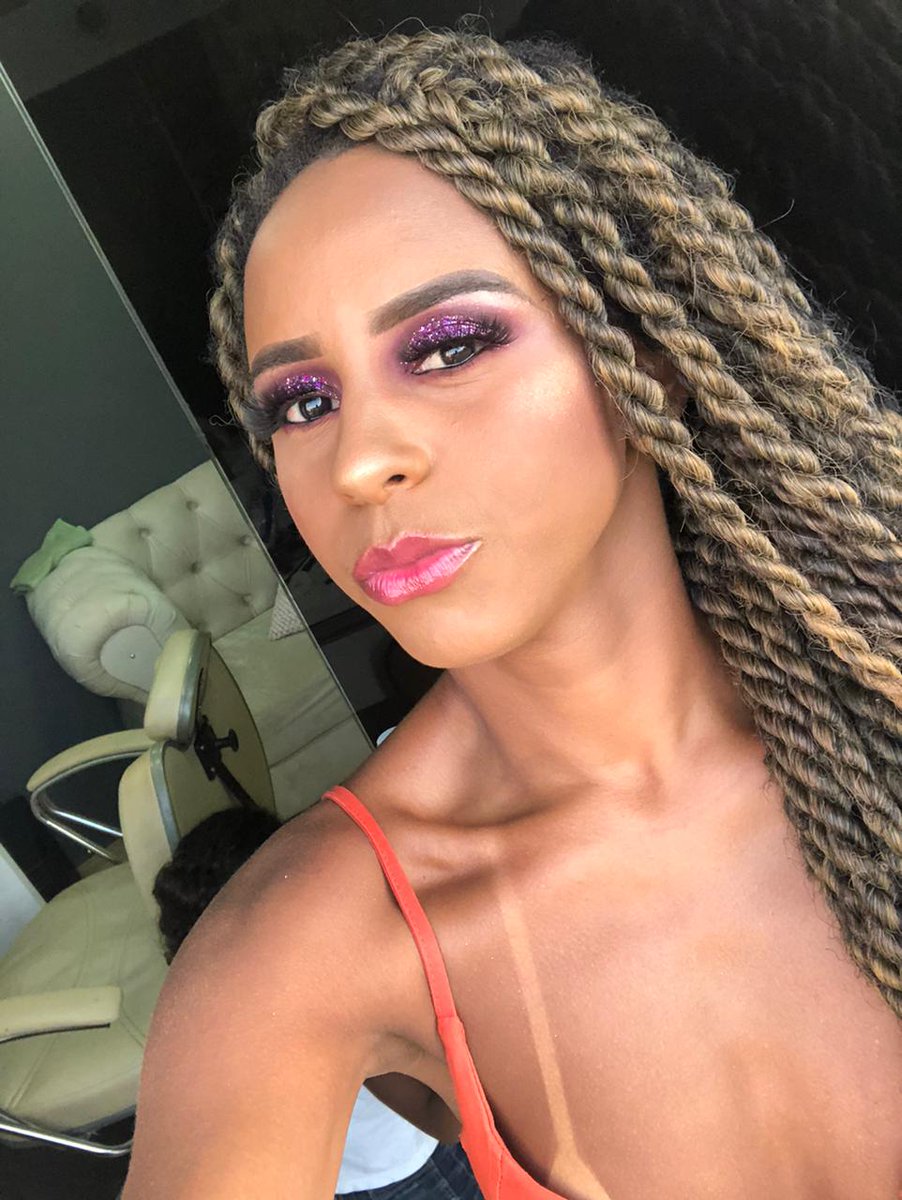 Tayane333's tweet photo. De todas minhas versões anteriores, a que eu mais amei é a que Eu sou hoje.....💫❤👑
#automak
#concluidocomsucesso🙌😍 https://t.co/zpJXr0T1D3