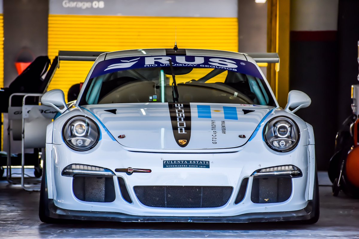 🚥 Todo listo para salir de boxes 🏁
.
🔥 La pista del <a href="/AutodromoBA/">AutodromoBA Oficial</a> te espera para que realices tus Entrenamientos o Clínicas de Manejo Deportivo con nuestras unidades.
✔ Porsche GT4
✔ Porsche 911 GT3 Cup (991)
.
Escribinos a driver@porschegt3cup.com.ar y recibí toda la info!