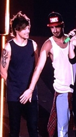 can we all just take a moment because liam’s ass is between niall’s legs and zayn's face just 