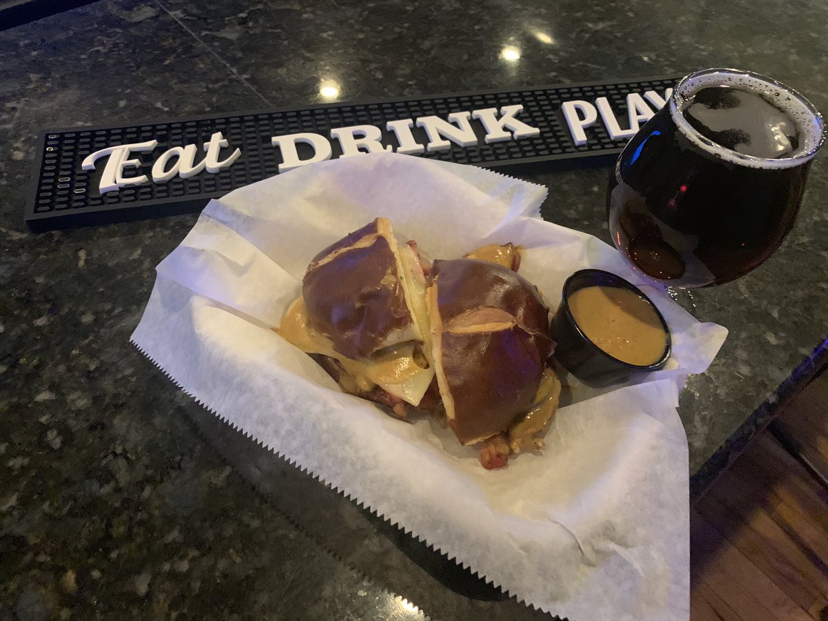 LGBrewingCo's tweet photo. Let’s finish up the #brewery shut down with a bang. Join us on the #patio or #carryout & try the new #craftbeverages (#galaxypaleale #milkstout #amberale ) & food menu (#cuban, #hamandswiss #pitbeans #hawaiianflatbread #nachos )
Enter to win #freemugclub in weekly drawing. #togo https://t.co/Ndr37YW9MY