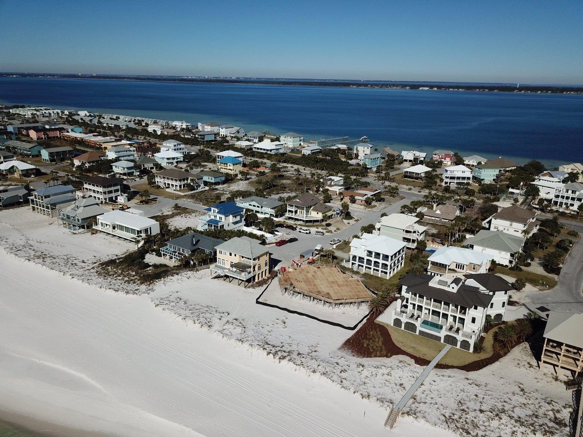 Force5Walls's tweet photo. A few aerial pictures from the residential project on Pensacola Beach.  #NoFilter  #LiteDeck #stickbuiltisforsissies #ICFConstruction. @liteform @litefoot74 https://t.co/sj8sfCw8MM
