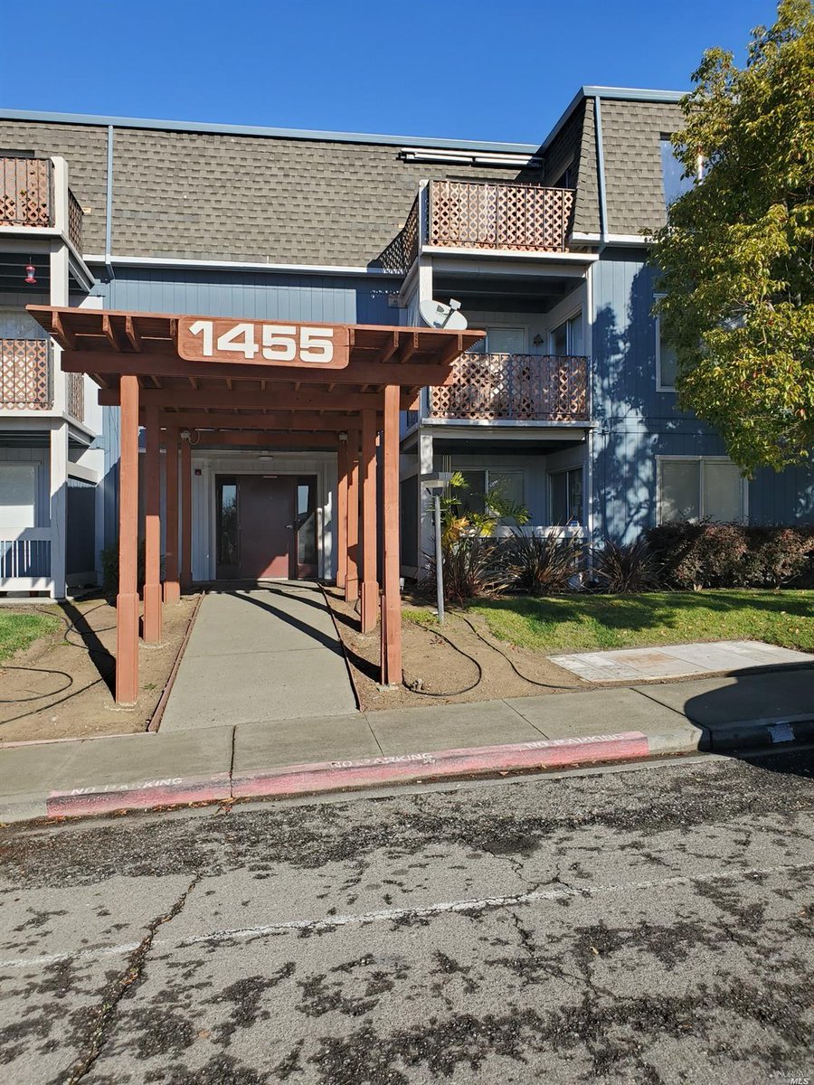 LiveInSolano's tweet image. The long house hunt is finally over. Contact me now for a showing! #homesforsale  cpix.me/l/114388912