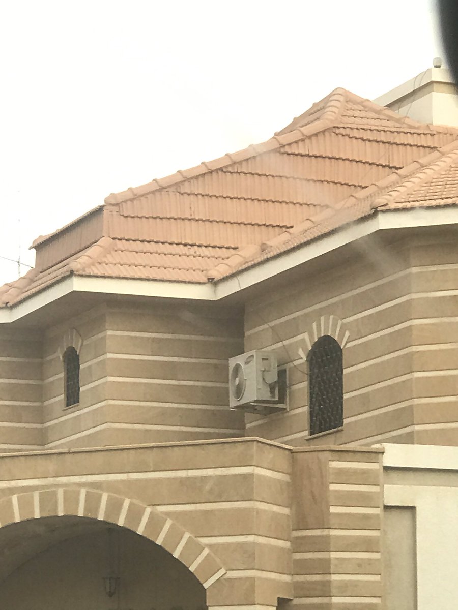 اقتراح... (الرياض الخضراء )
المسؤل عن إصدار رخص البناء سواء سكني او تجاري يكون اهم شرط ل إصدار الرخصة ان يكون سقف المبنى بلون اخضر زي كذا بس بدل الأحمر اخضر