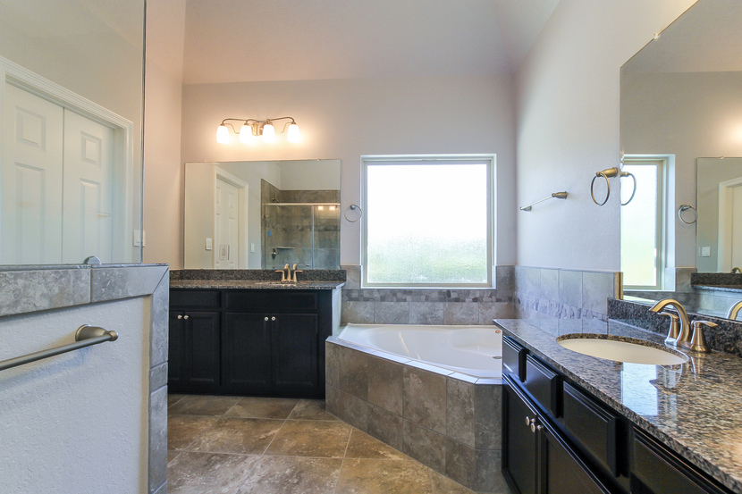 Here's to Friday's and making your self-care New Year's goals come true.  

Click to see more --> bit.ly/2845-kings-ret…

#happyhour #friday #houstonhomes