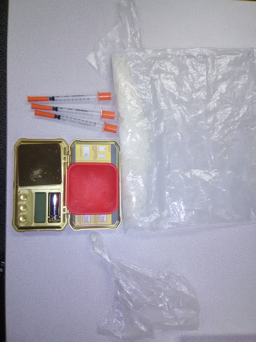 JeffCityPolice's tweet photo. Officers contacted a 44 year old Columbia resident stopped in traffic and blocking the roadway at Missouri Blvd and Dix Road earlier today... He fled from the vehicle as officers arrived. He was apprehended a few feet away. Then K9 Diesel found this ..... Over 3 ounces of Meth https://t.co/aKz27LkxLk