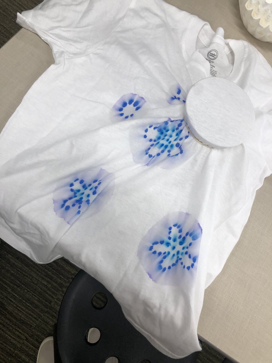 Juliana_Fucci's tweet photo. Wrapped up our investigation to figure out how to separate mixtures and solutions ... last lab - chromatography!! #5thGrade #KTES #sciencerocks https://t.co/BqfBhysGuZ