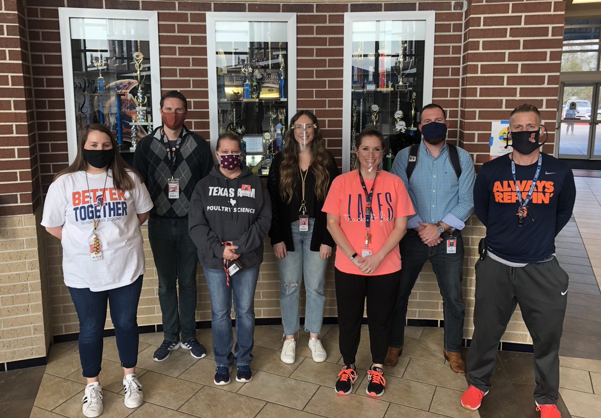 AllisonLTravis's tweet photo. Congrats to our TOP 7 TEACHER of the YEAR NOMINEES @ the 7! These teachers provide a safe, positive, &amp; engaging learning environment that is devoted to empowering each student to become a productive, responsible, &amp; respectful citizen while achieving academic excellence.#7LJHPRIDE https://t.co/SmcnfmSdld