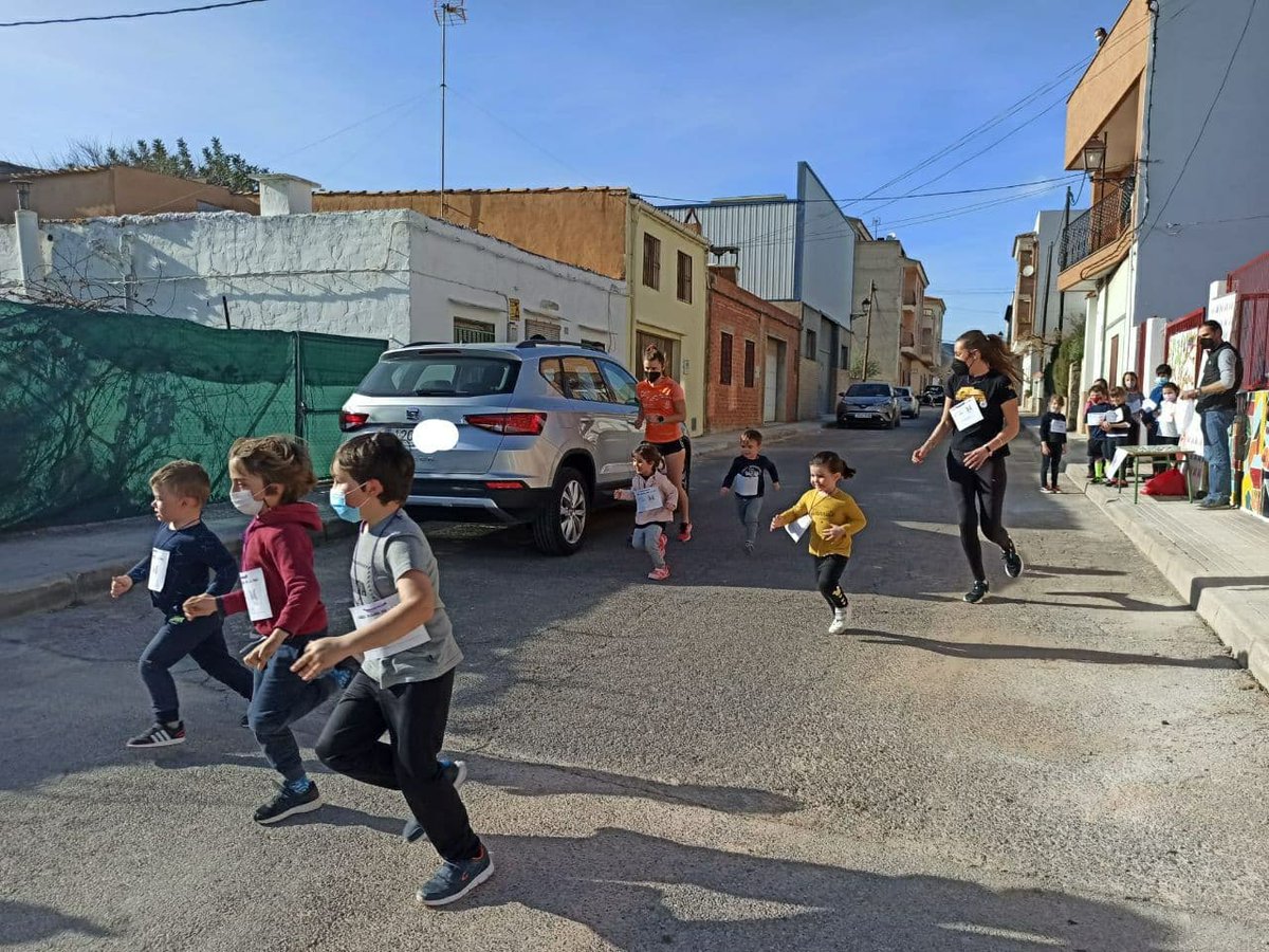 MartayMariaCLN6's tweet photo. Hola a todos!! Hoy queremos dar unas GRACIAS muy especiales al cole CEIP Naram de Figueroles por pensar en nosotros para recibir la donación recaudada en la "Carrera solidaria per la pau: Correm per Marta i Maria".
#asociacionmartaymariacln6 
#batten 
#curebatten 
#ceipnaram https://t.co/PLn5VHjKbR