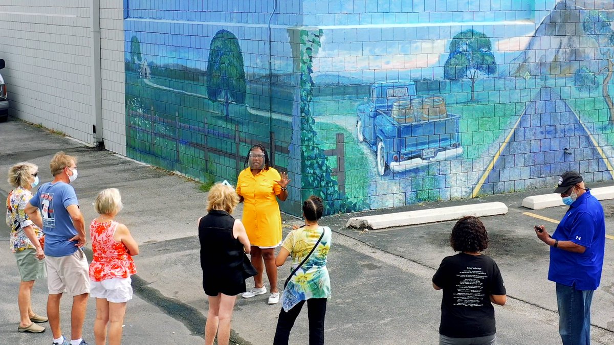 ScenethatTours's tweet photo. Abundance of art and culture is my favorite thing in @Go2HuntsvilleAL The Murals, the outdoor concerts, the @HSVmuseumArt and @lowemillarts are must-experience creative spaces.  #iHeartHsv #SceneThatTours #ComeDiscoverExplore  #HuntsvilleAlabama https://t.co/9Uyc0N0Tzm