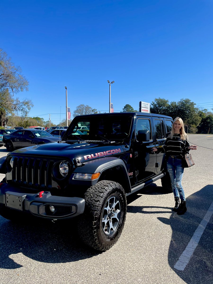 lindseyhill25's tweet photo. Can also be seen on every social media I have. Do I care? NOPE, HI JEEP COMMUNITY!!!🖤 https://t.co/tXCLRGesp0
