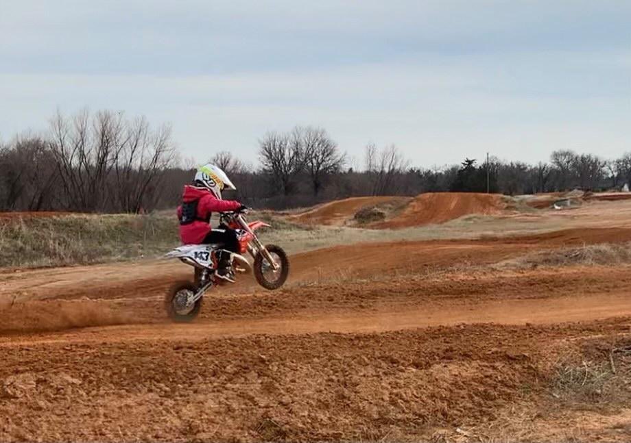 GrapevinePS's tweet image. #FanFriday Here is Nixin tearing it up on the track on his KTM 50 SX. Send in your pictures and videos to get featured!  #143 #grapevinepowersports  #ktm #champion