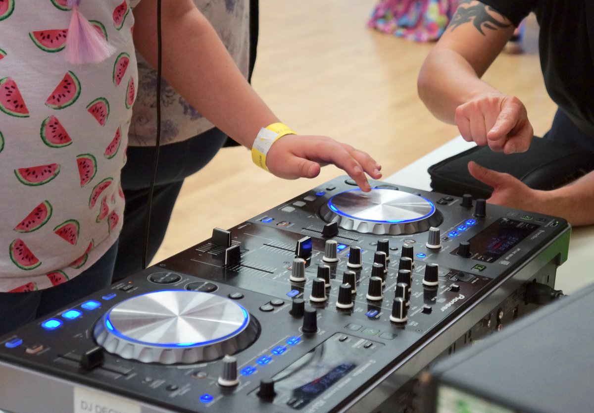 we_aredarts's tweet photo. DJ Rob is ready to make music with Team Human and Team Robot - which team will you join? 

https://t.co/xFncfgUb75

@fantasticforfam @MyDoncaster #HalfTerm #music #CreativeAtHome #familyfriendly https://t.co/Uln6uudTWU
