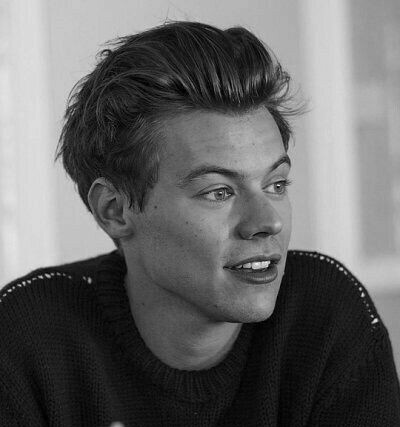 dxfnceless's tweet photo. AU L,ARRY//@nazaret_jge
Donde L,ouis se cree mdlr y su familia le manda ir a robar unos documentos importantes a una de los linajes más importantes.

o

Donde H,arry entra al calabozo y allí se encuentra con un ojiazul que había robado.

Un conflicto entre familias,amor, venganza https://t.co/75h3aTZEZj