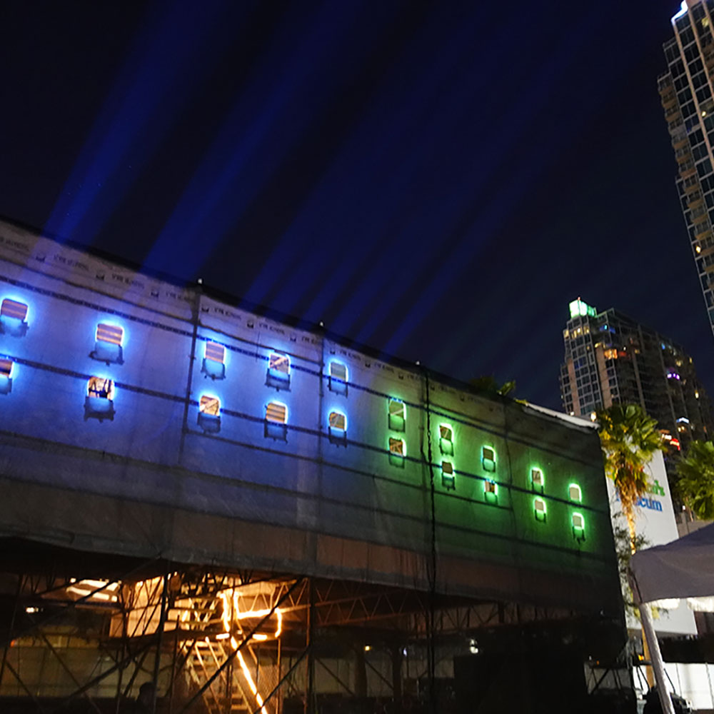 OSpace360's tweet photo. Look who's lighting up the Tampa skyline
#superbowl #SBLV #tampabay #projectionmapping #buildingmapping #omnispace #omnispace360 #mediaservers #experiential #wowfactor https://t.co/QYZFdDoW0s