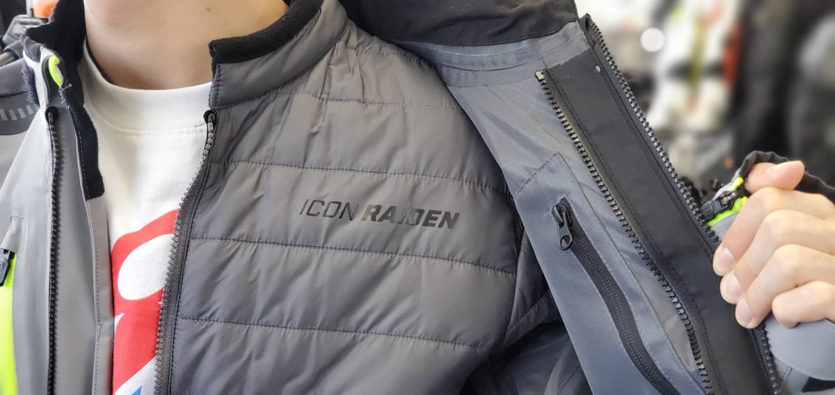 AFGMOTO's tweet photo. ICON RAIDENキャンペーン
1/29-1/31 RAIDEN上下セット(ジャケット&amp;パンツ)購入でRAIDEN GLOVE1双無料！ジャケットかパンツいずれか一点購入でRAIDEN GLOVE半額！
https://t.co/DqLLNqjBYf
#iconmotosports #iconraiden #afgmotosports  #グローブ #冬バイク #冬対策 #防寒 #防水 https://t.co/XXpW33akhn