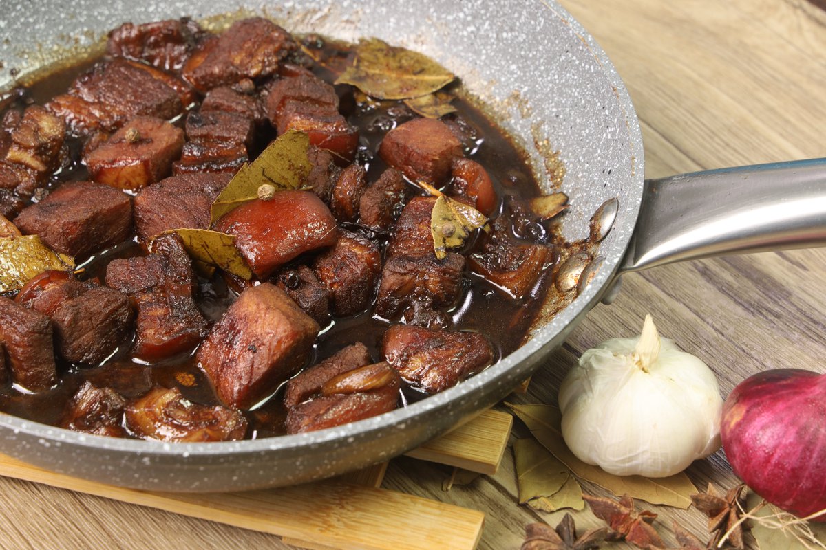 FriendcheapM's tweet photo. THE BEST PORK ADOBO RECIPE
Watch Full Video Here: https://t.co/ThJAraBMbT

Pork Meat marinated in Soy Sauce, Sugar, Peppercorn, Bay leaf, Red Onion, Garlic. Marinated Overnight. Cook and Simmer Best serve with Boiled Eggs

#Porkadoborecipe #adobongbaboy #Howtocookporkadobo https://t.co/TFoSrjuZwy