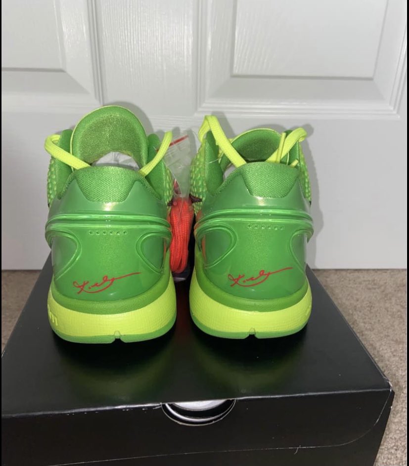 chenlo224's tweet photo. These really are something else . #8 #24 #nike #basketball #kobe #KobeForever #king #grinch #kobeshow #NBA #PNW https://t.co/tNXxjthgFe